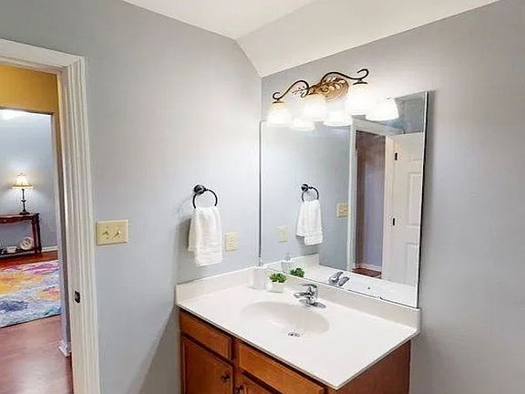 5th image of 118 Newport Ct