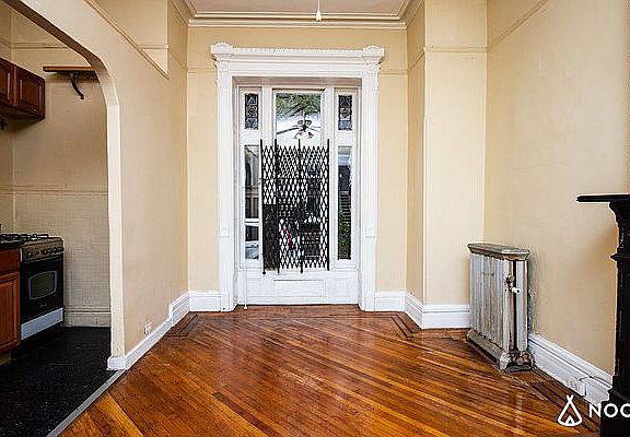 4th image of 159 Willoughby St APT 1A