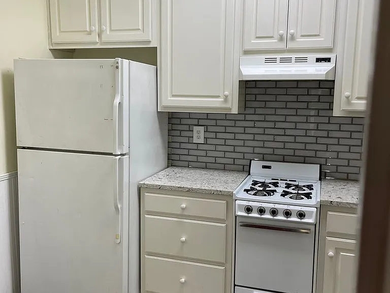 Highland Ave NE, 890 — Photo 7