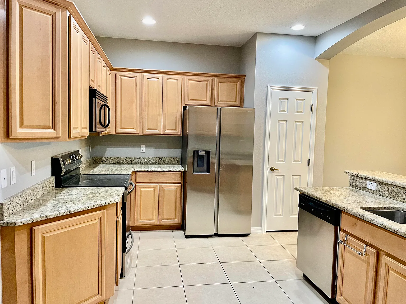 3 bed, 2.5 bath, 2255 sqft, $2,900 — Photo 2