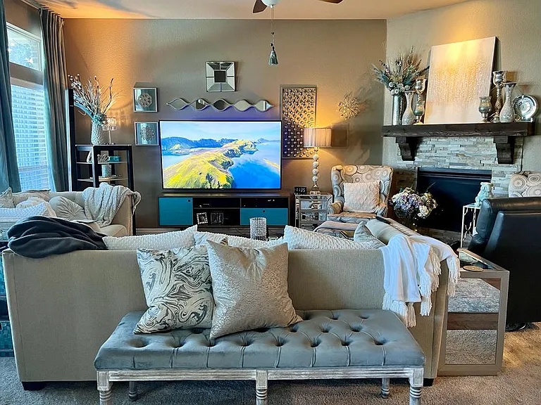 Living room with Gas fireplace