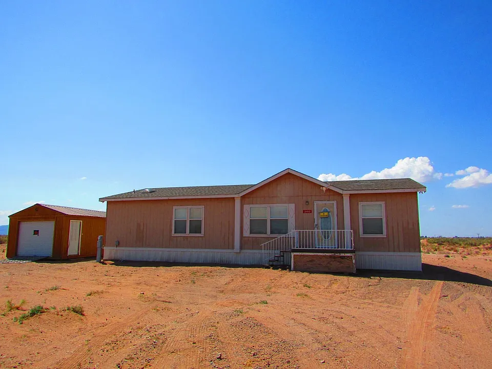 2410 Pamelita Dr NE