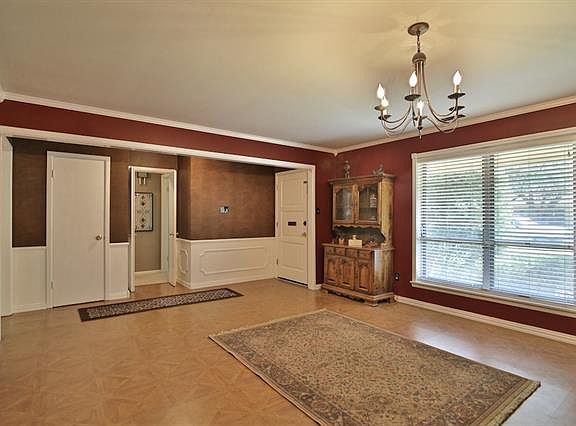 4th image of 2225 Brook Hollow Dr