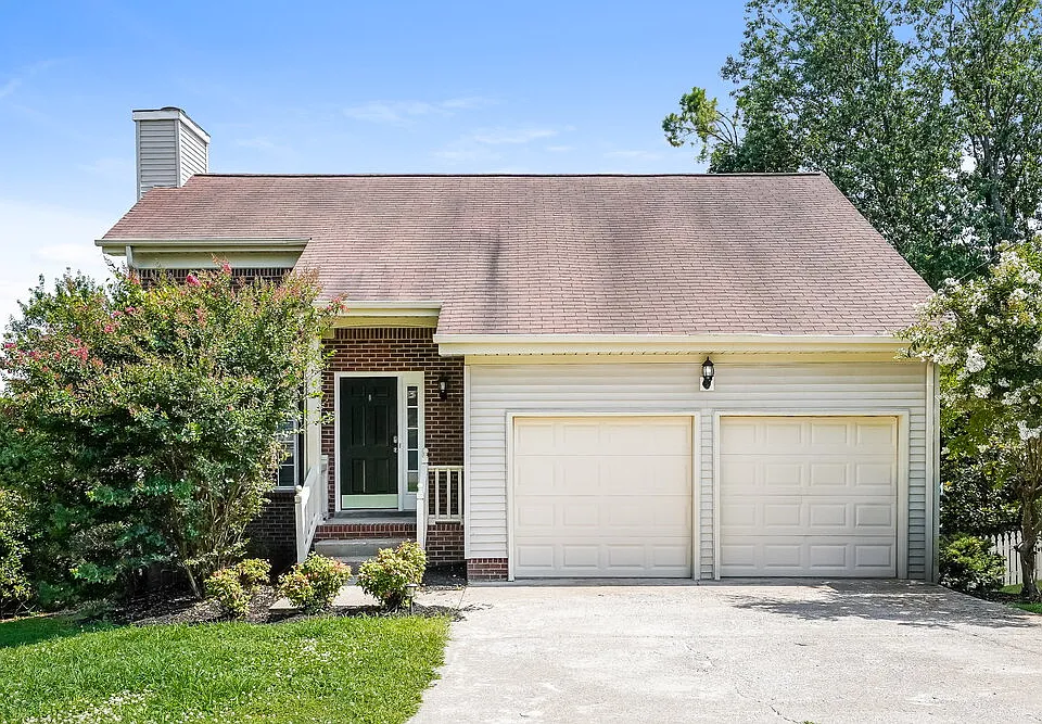 1207 Cedarbend Dr