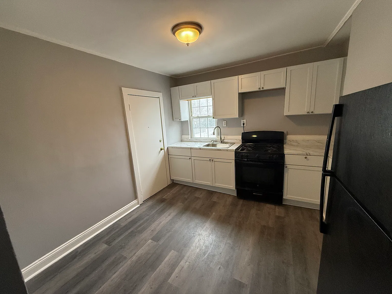 4 bed, 1828 sqft, $3,200 — Photo 1