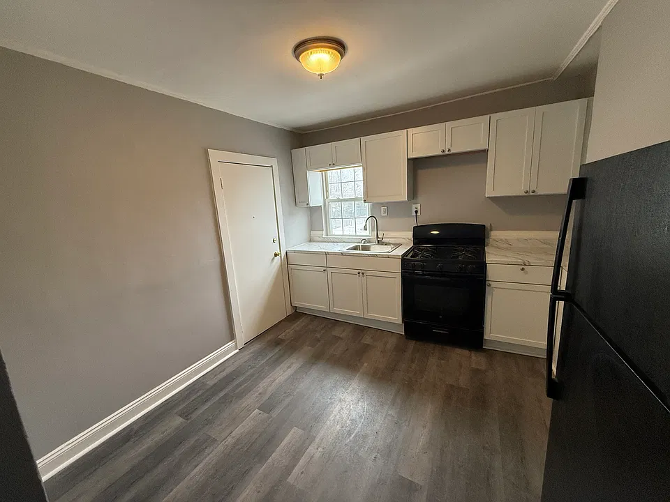 272 Pleasant St #2