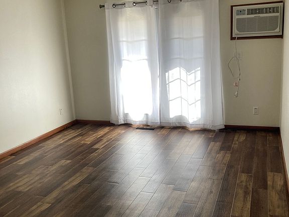 3rd image of 3023 La Salle Ave #2