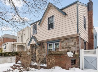 6244 Dry Harbor Rd, Flushing, NY 11379