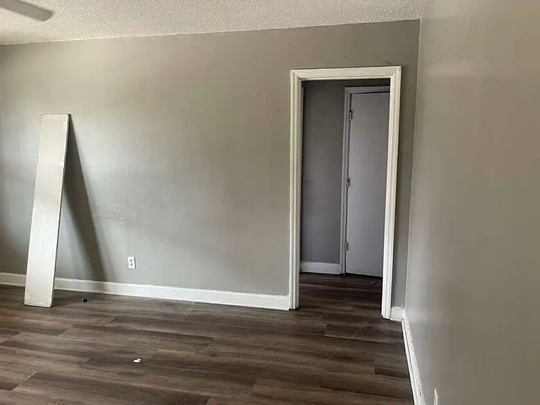 1514 Murchison Rd — Photo 8