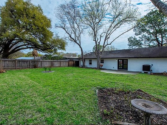 Spacious back yard