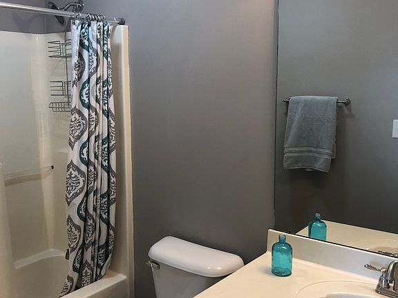 4th image of 133 E Regent Dr