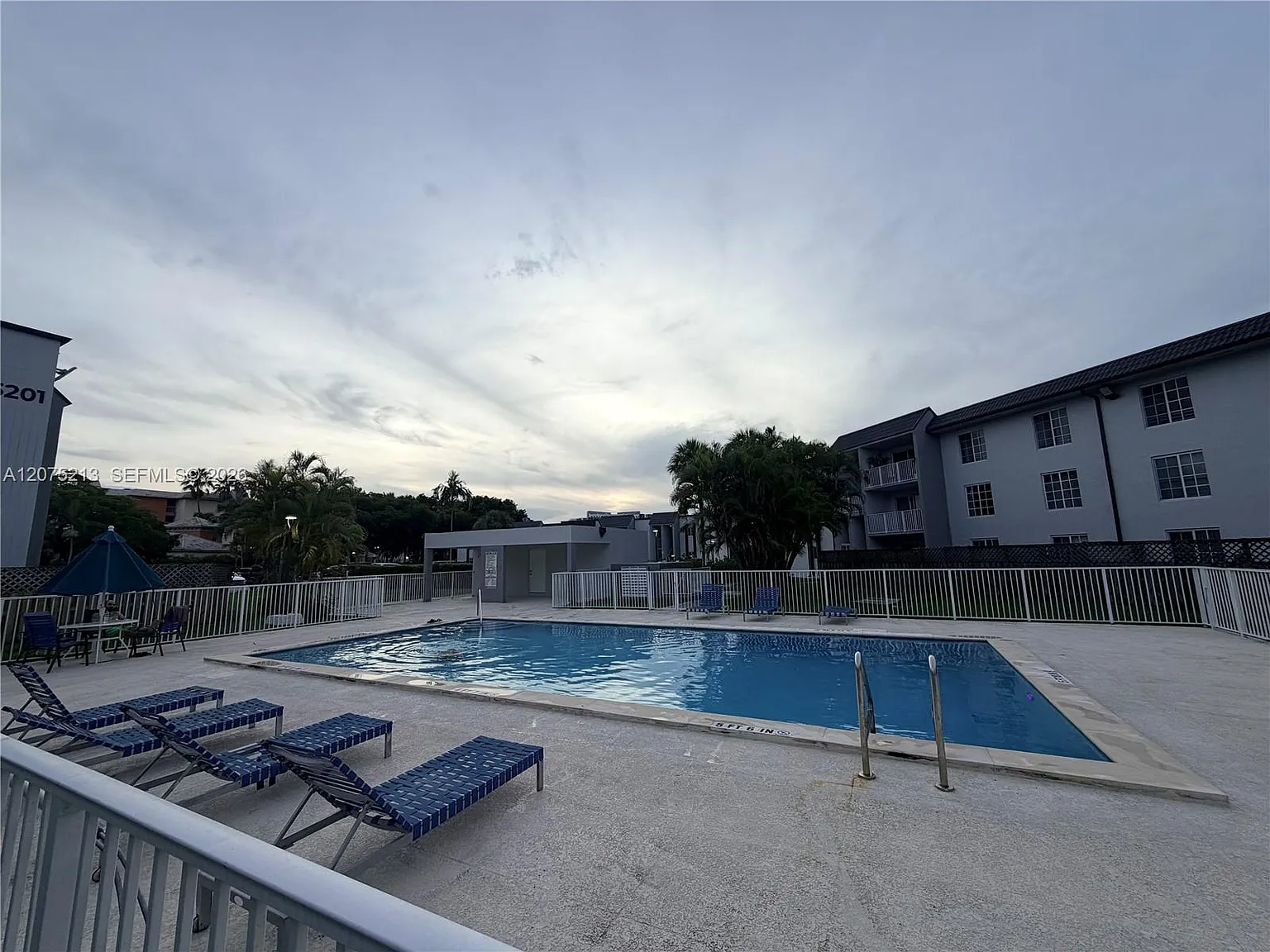 Doral Gardens Ii Condo — Photo 4