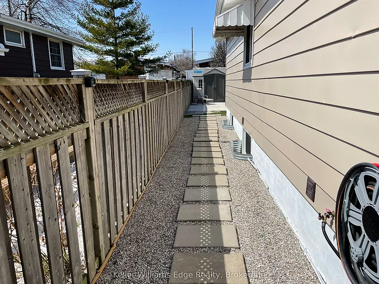 24 Baroche St #LOWER — Photo 11