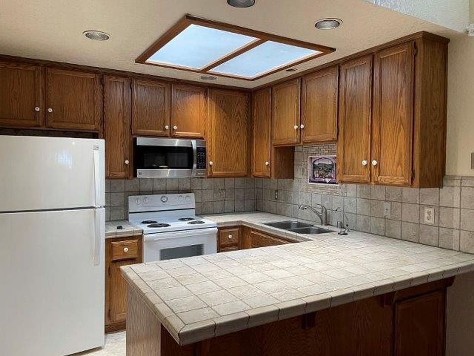 1st image of 879 Fordham Dr
