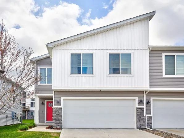 9742 Turnpoint Dr, West Des Moines, IA 50266