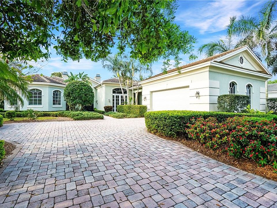1st image of 902 Cove Dr