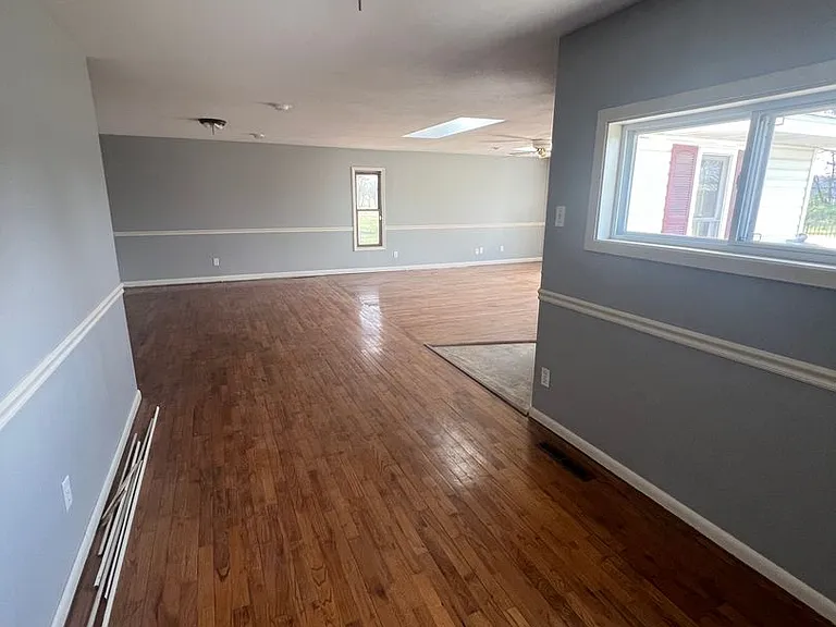 1833 W Smith St — Photo 6
