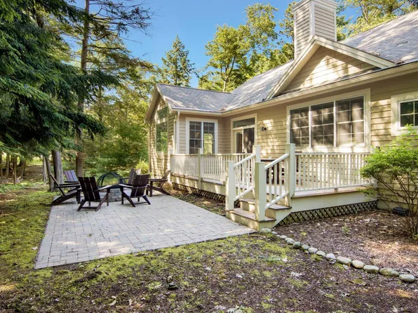 6 Twisted Oak Gln, Glen Arbor, MI 49636