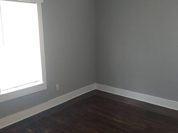 4th image of 303 W Essex Ave