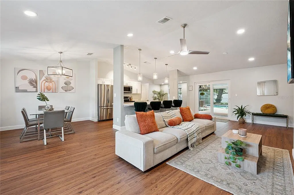 4 bed, 2.0 bath, 1649 sqft, $4,000 — Photo 3