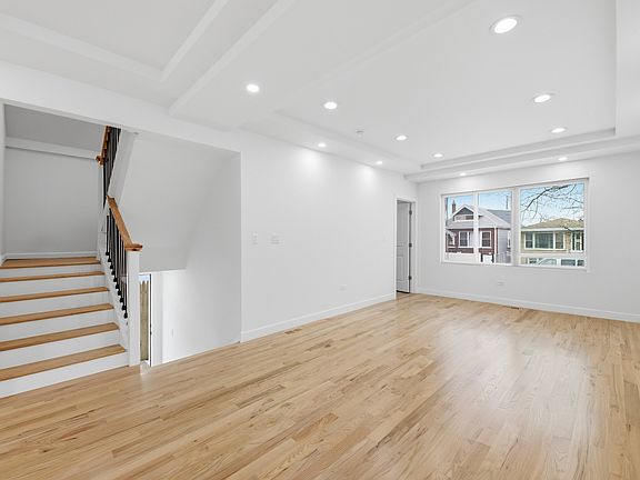 5th image of 3825 W 59th Pl