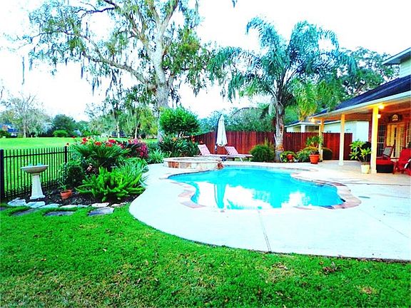 4th image of 110 Pleasant Valley Dr