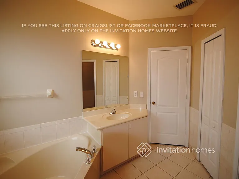 2302 SW 125th Ave — Photo 8