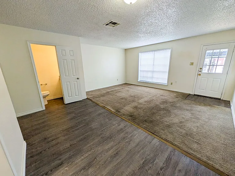 Laurel Square Townhomes — Photo 19