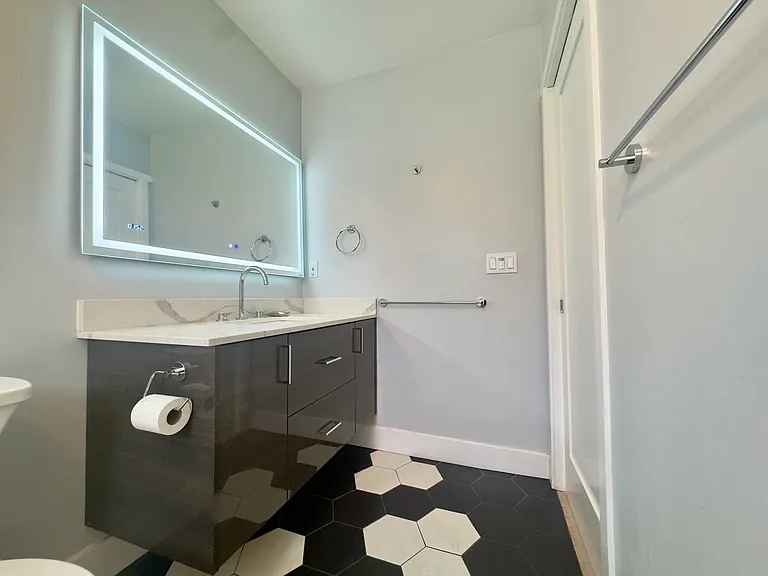 914 Everett Ave — Photo 60
