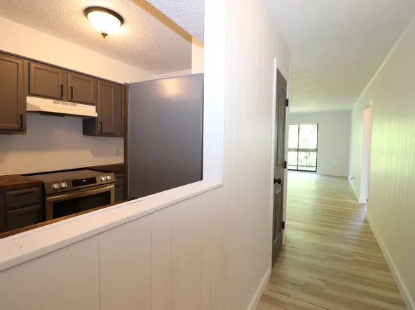 122 Fairway Ave #124, Monett, MO 65708