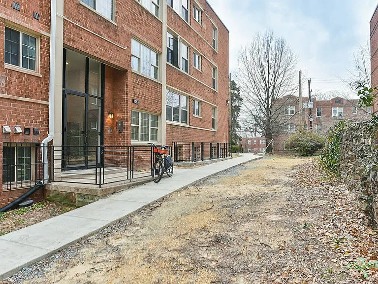 Elevated Northwest DC Living at The Pinnacle — Photo 36