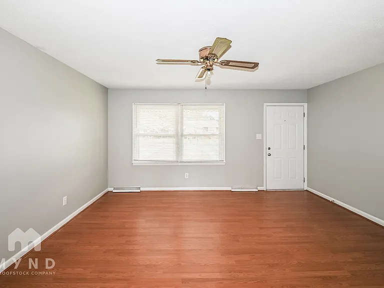 221 Tanglewood Dr — Photo 6