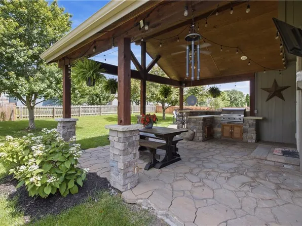 5537 Aminda St, Shawnee, KS 66226