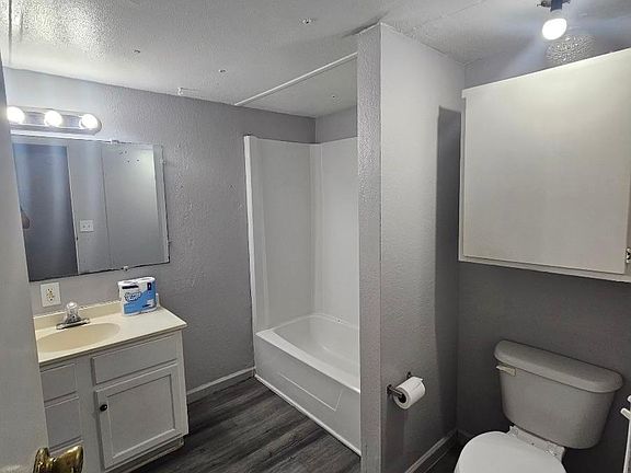 4th image of 210 Sumac Ln