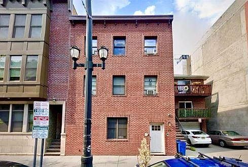 1st image of 136 Essex St #3