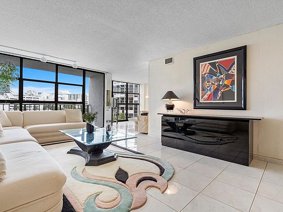 2nd image of 600 Parkview Drive #528