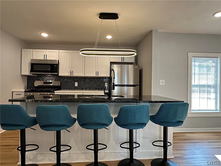 408 E Laurel St — Photo 11