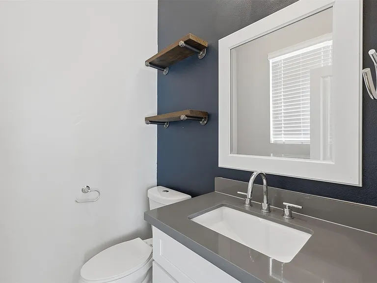 2403 Everett St #A — Photo 12