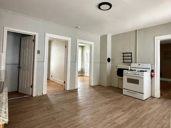 45 Van Derveer St #1210, Amsterdam, NY 12010