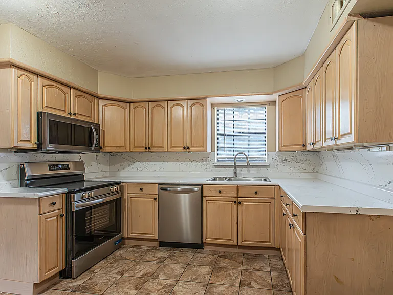 5203 Sutton Ct — Photo 14