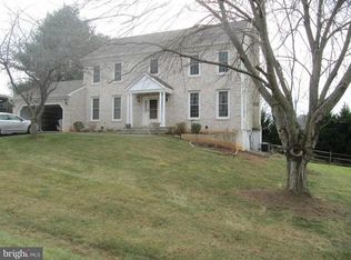 9829 Squaw Valley Dr, Vienna, VA 22182