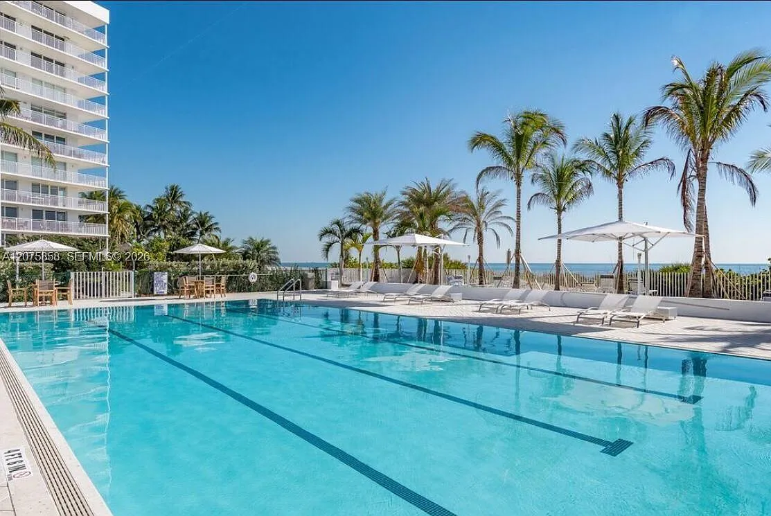 Sands Of Key Biscayne Con — Photo 3