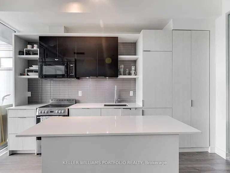 6 Parkwood Ave #516 — Photo 8