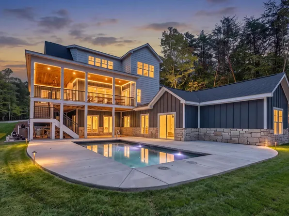 200 Sweetwater Bay Dr, Penhook, VA 24137
