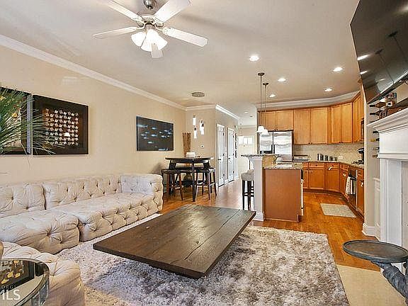 3rd image of 4859 Carre Way