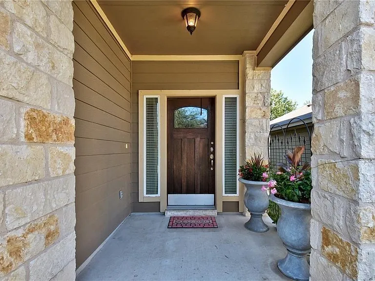 1505 Beebrush Ln — Photo 3