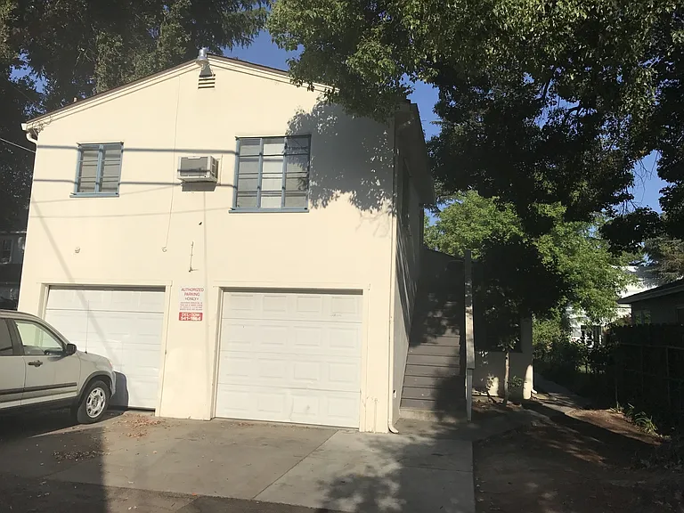 536 & 536-1/2 College Ave — Photo 18