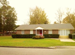 536 McIntosh Dr, Darien, GA 31305