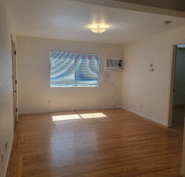 1221 W St #A — Photo 2