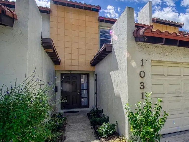 1031 Ashley Ave — Photo 1